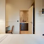 Versailles Suite - Duke Housing