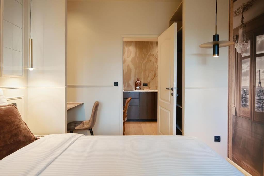 Versailles - Duke Housing *